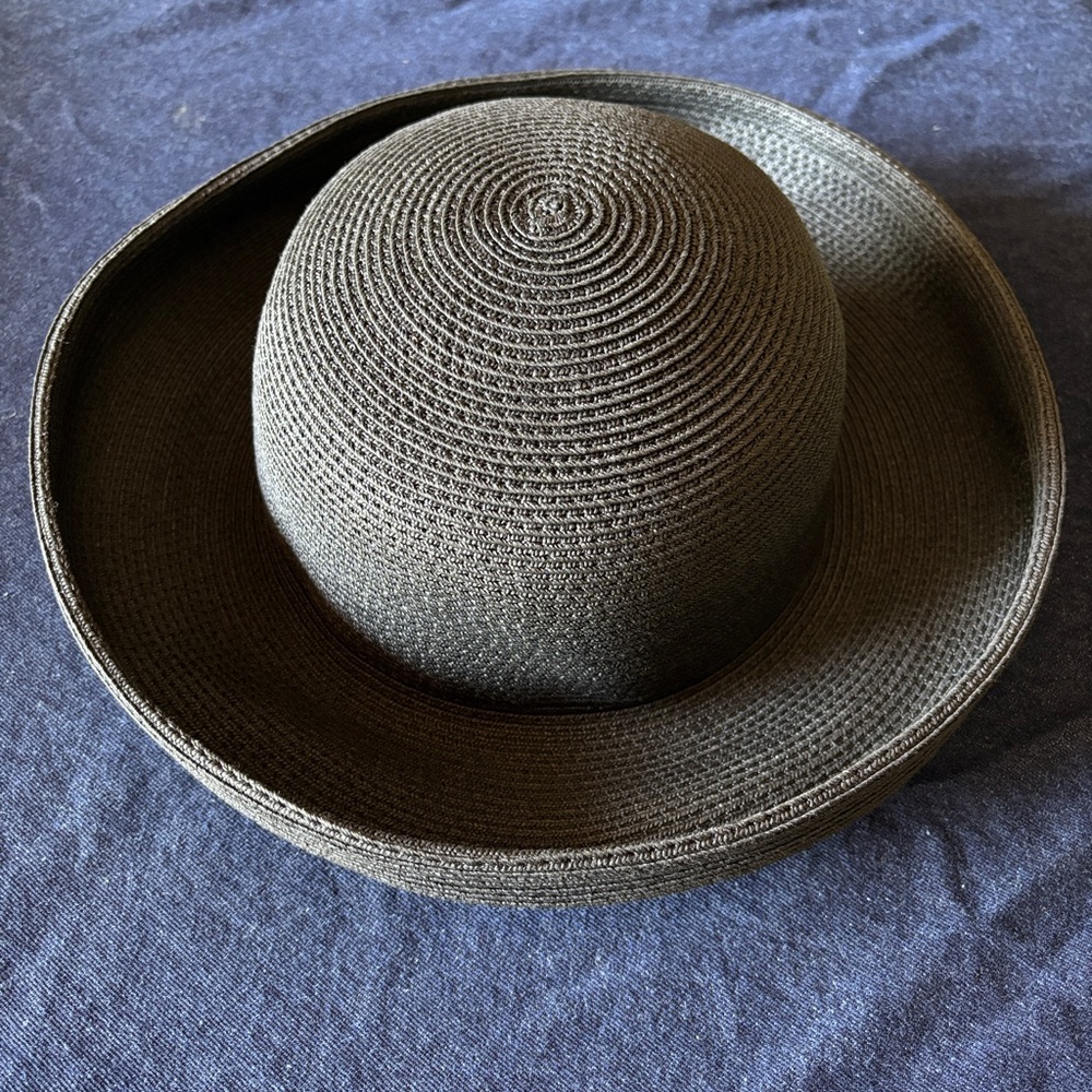 Eric Javits Squishee packable black straw hat - 4” brim